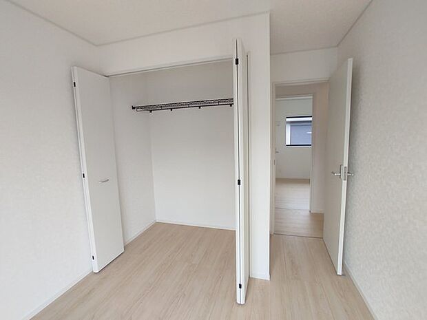 全居室収納スペース付きの物件です。 