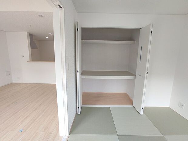 押し入れは上段に布団を、下段部分をおもちゃ箱入れとして活用される方が増えてます。