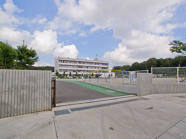 桶川市立川田谷小学校（2410m）