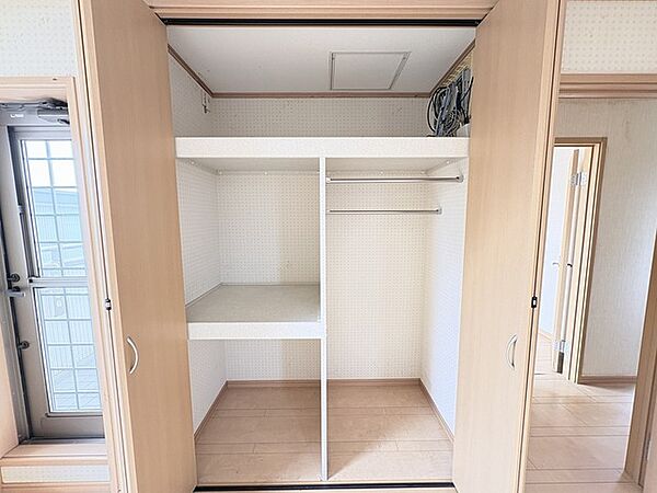 たっぷりの収納スペースで快適に暮らせそう。
