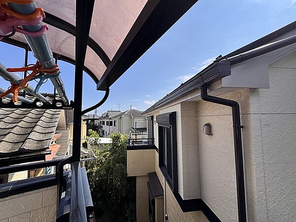 あたりには住宅を中心とした建物が広がります。