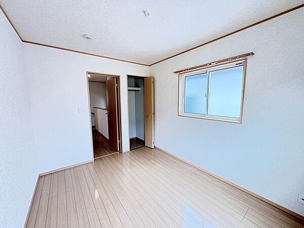 太陽の恵みを感じる、温もりと明るさにあふれたお部屋。