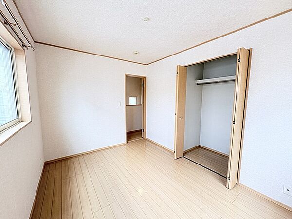 子供部屋には丁度良い洋室。