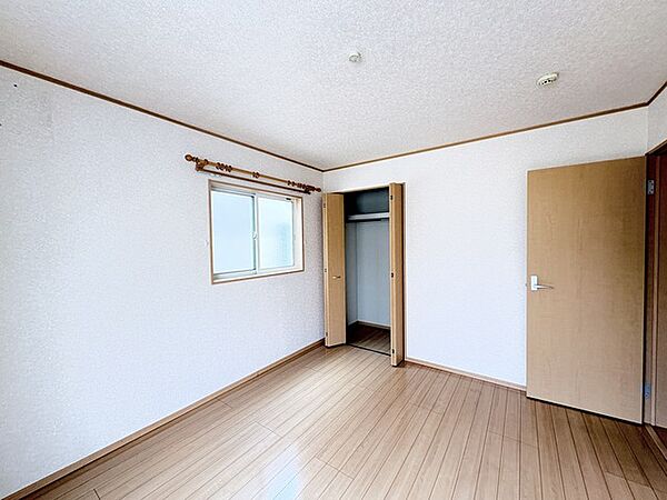 子供部屋には丁度良い洋室。