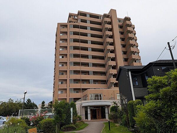 街並みに美しく溶け込みながらも確かな存在感を放つ佇まい