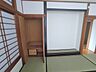 収納：部屋と部屋の隙間をうまく使ったスリムな収納スペース。 