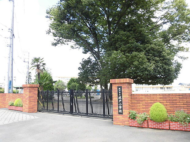坂戸市立坂戸小学校(690m)