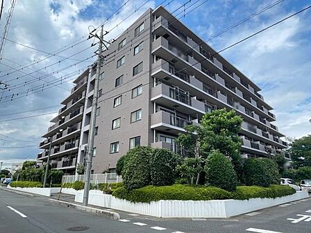 植栽付き、敷地内に緑があると嬉しいですね。