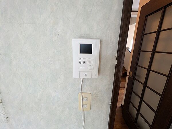 日々の暮らしに安心感をもたらしてくれる使い勝手の良い設備が整えられた空間です。