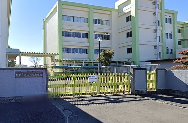 坂戸市立浅羽野中学校（690m）
