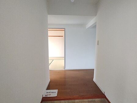 最寄り駅まで徒歩6分の近さ。 忙しい朝が助かる立地、 暮らしにゆとりが生まれます。