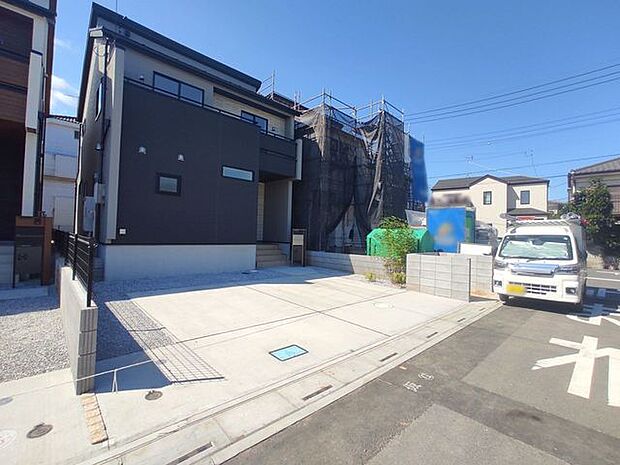 駐車が苦手な方にも嬉しい、前面6m道路に面した住まい。