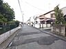 外観：閑静な住宅地で、小さなお子様がいるご家族にも安心。 