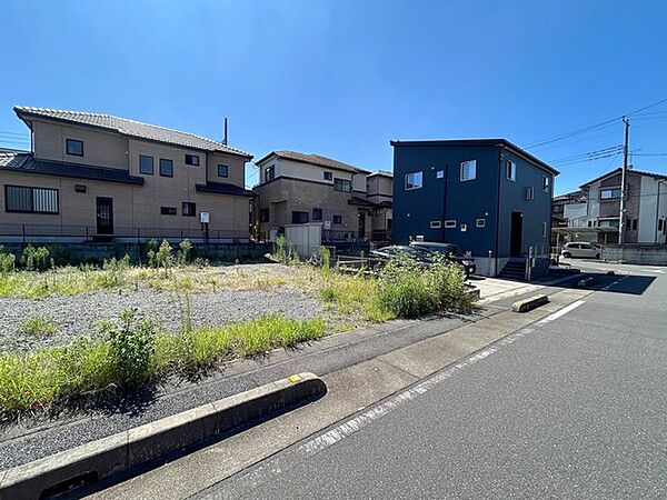 土地を見て、間取りが気になりましたら、すぐに図面を引ける設計士さんをご紹介することも出来ます。ご相談ください。