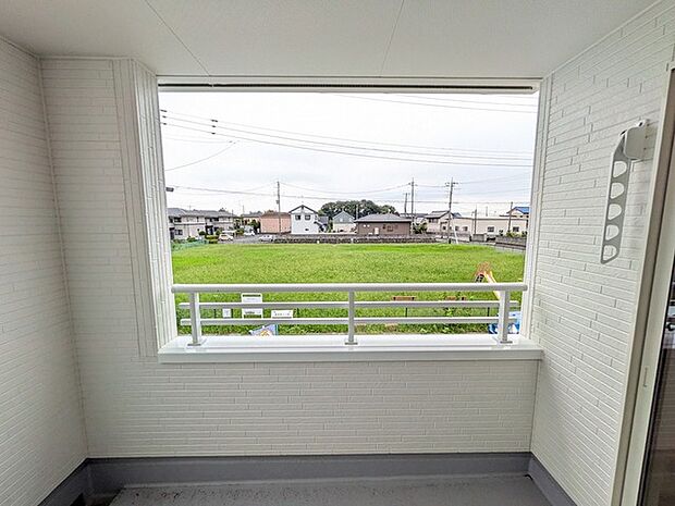 開放的な眺望が広がり心地よい風と豊かな緑を感じられる穏やかな空間