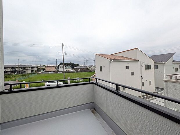 視界が広がる開放的な空間で心地よい風を感じながら穏やかな時間を過ごせる場所