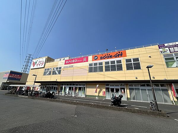 コモディイイダ豊春店（390m）