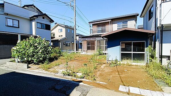 広々とした南庭は、太陽の下のリビングかもしれません。