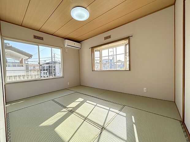 日本人ならやっぱり和室。日当たりのいいこのお部屋でゴロゴロできます。 