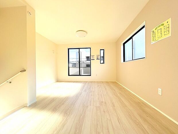 ご家族みんながゆったりくつろげる広々リビング。