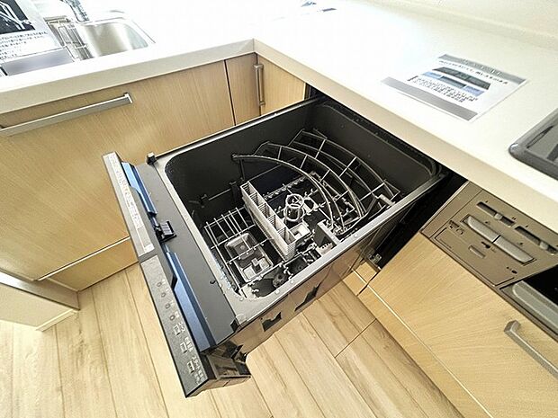 省エネ ・ 衛生的な食器洗乾燥機付。