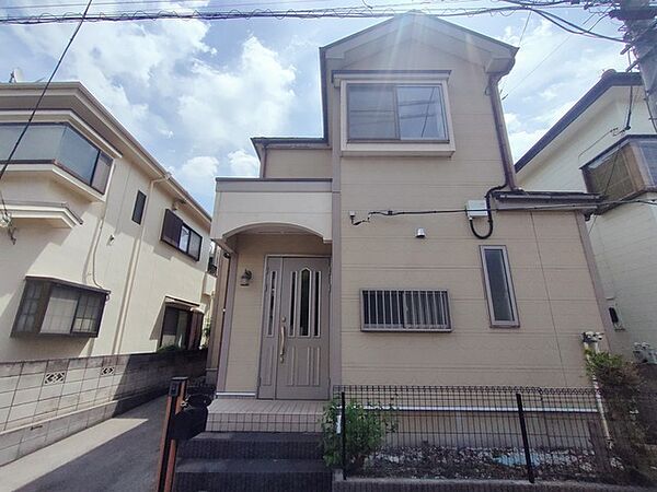 最寄り駅まで徒歩17分。この距離だと、運動不足も少し解消されるかも。