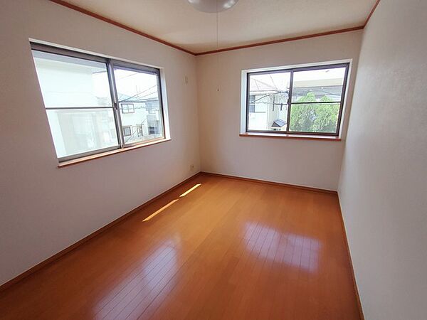 2階部分のお部屋の日当たりは、ご覧の通り明るいです。