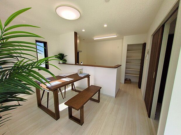 家族団らんの時間も増えそうな、くつろぎのLDK。