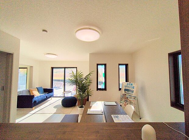 開放感と採光にこだわった、16帖のLDK。