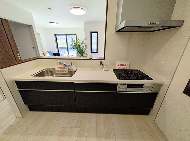 対面キッチンがご家族の温かい時間を演出。