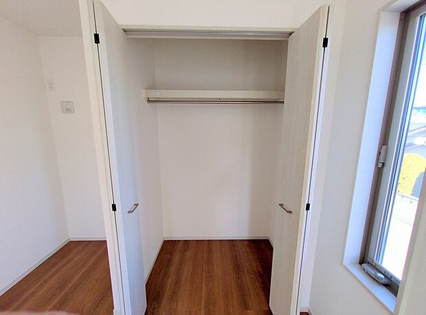 全居室収納スペース付きの物件です。 