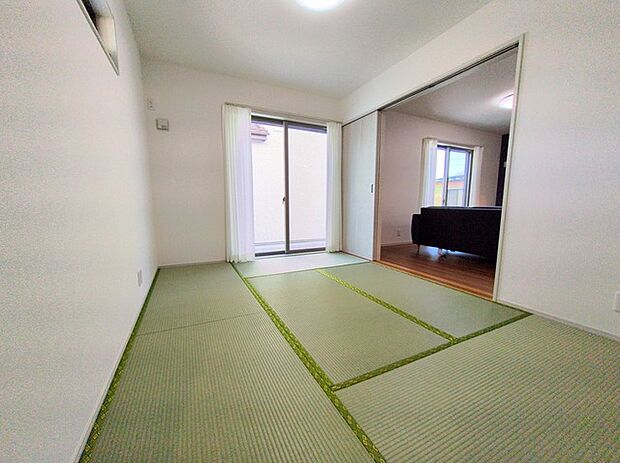 お子様にとっていいお昼寝空間になる和室は、ぜひリビングのお隣で。 