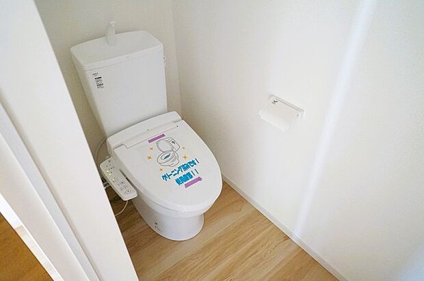 ウォシュレット機能付き。憩いの場としてひそかに注目度の高いお手洗いにもご注目ください。