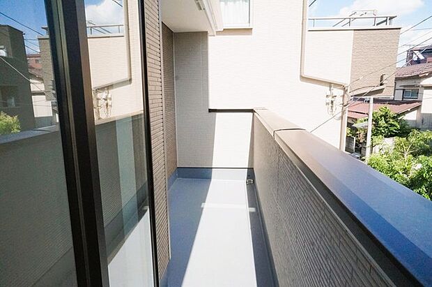 南向きバルコニーでお洗濯ものはいつもカラッと乾きます。