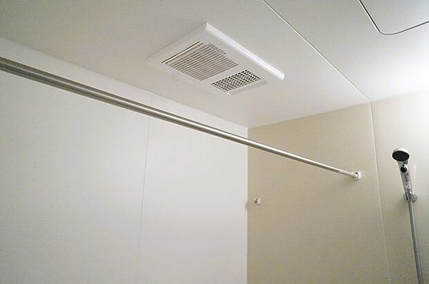 お洗濯ものもカラッと乾くのがうれしい、浴室乾燥機。換気機能も良好なので、その快適さにびっくりすると思います。