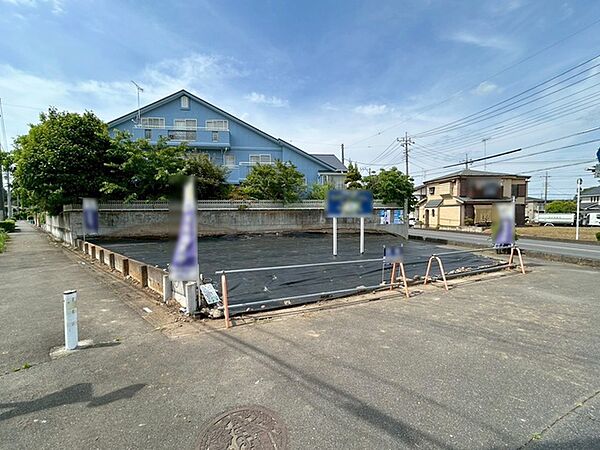 最寄り駅まで徒歩8分の近さ。 忙しい朝が助かる立地、 暮らしにゆとりが生まれます。