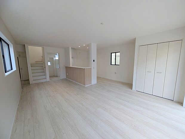 家族の動線が分かりやすいと定評のあるリビングイン階段を採用したプラン。 