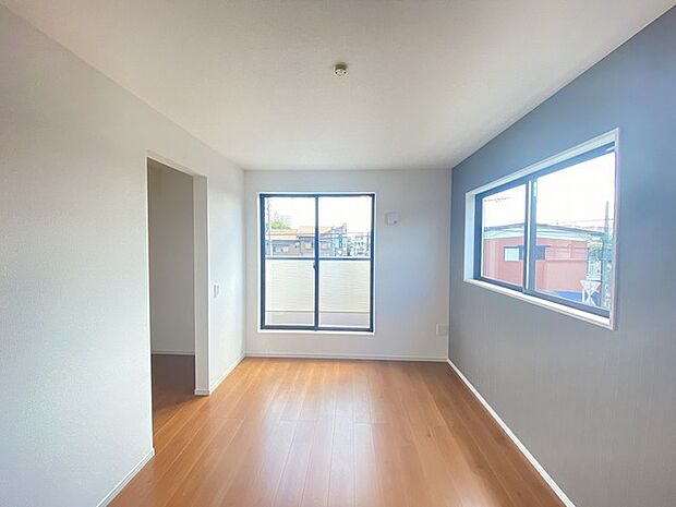 広々バルコニーから、たっぷり太陽の恵みが得られます。