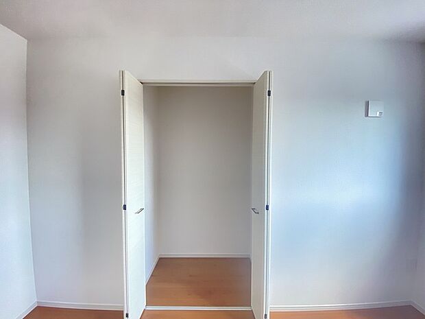 全居室収納スペース付きの物件です。