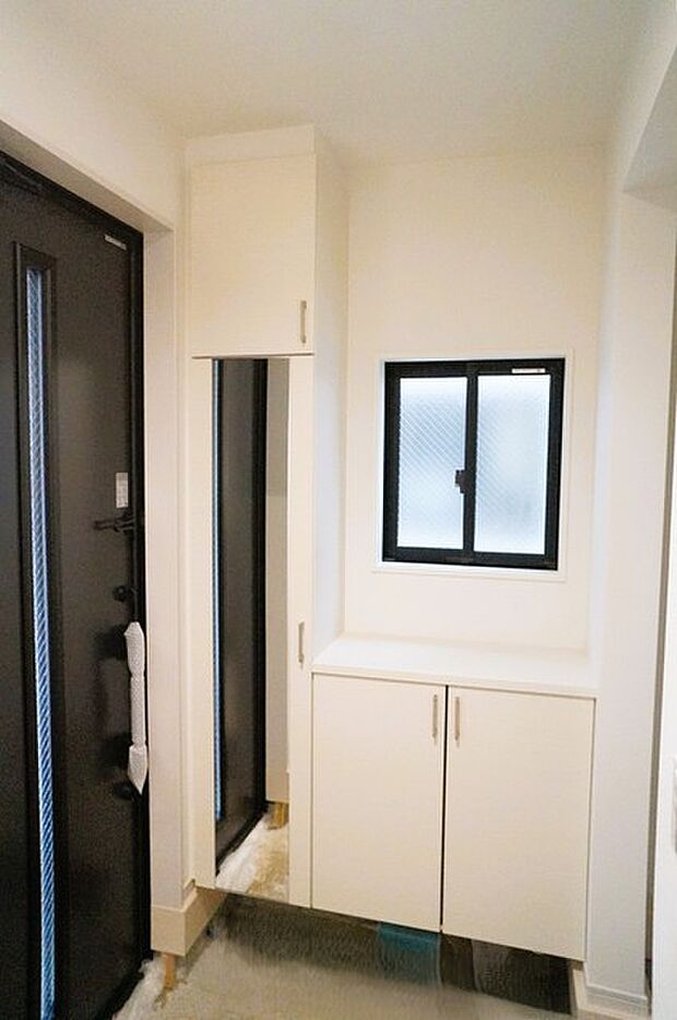 シンプルなデザインの玄関収納。