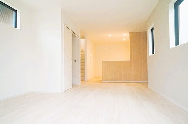 家族が自然に集りそうな広さが魅力のＬＤＫ。 