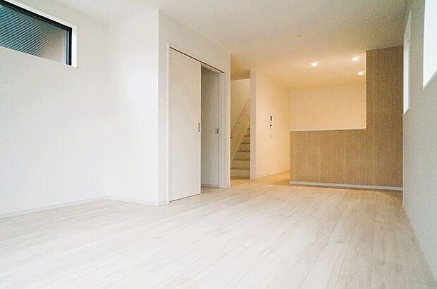 ご家族みんながゆったりくつろげる広々リビング。