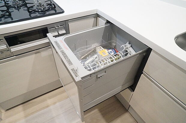 省エネ ・ 衛生的な食器洗乾燥機付。 