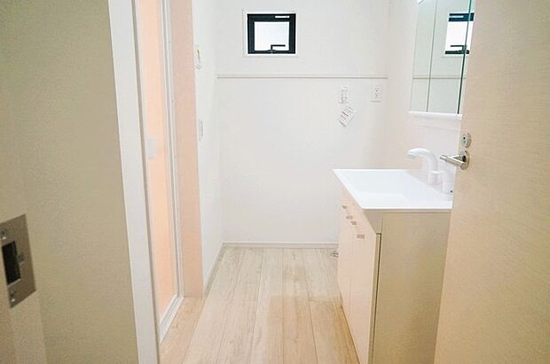 お風呂に入る前、心も体もふっと一息つける「静けさの入り口」。