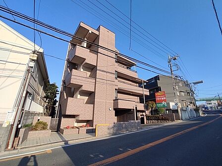 前面道路は歩道も整備され、小さなお子様にも安心です。 