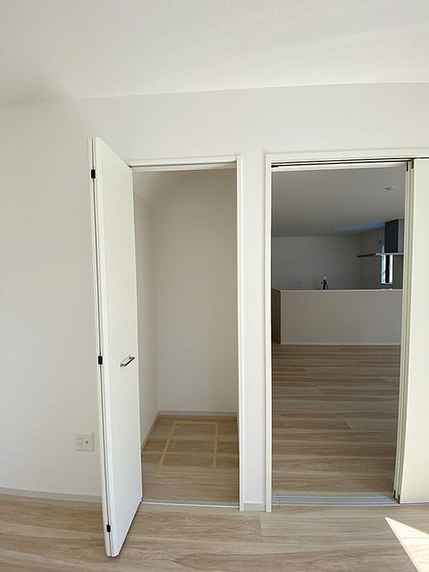 全居室収納スペース付きの物件です。