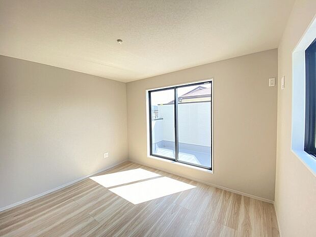 たっぷりの陽光に包まれる明るい住まいが、ここにあります。