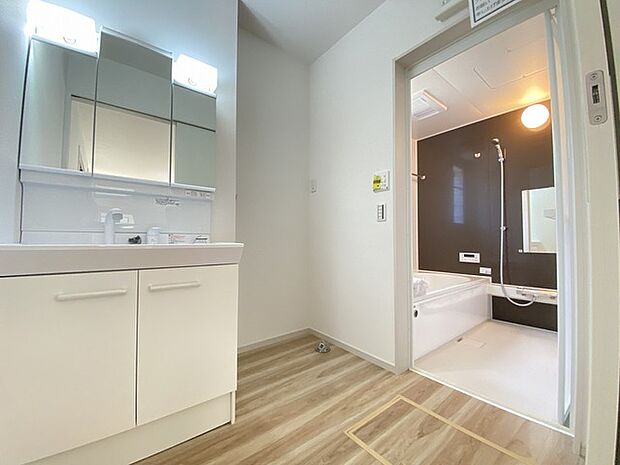 お風呂に入る前、心も体もふっと一息つける「静けさの入り口」。