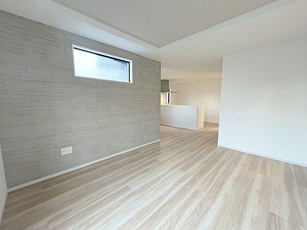 アクセントクロスが際立つLDK空間。