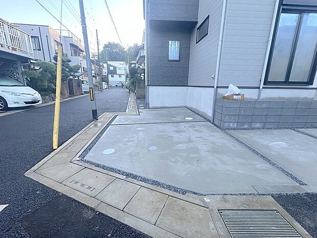 セカンドカーにも便利、駐車2台可の敷地。